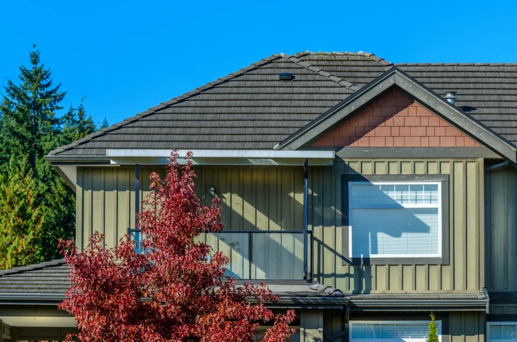 Emergency roofing company helps protect the home until roof repair is completed